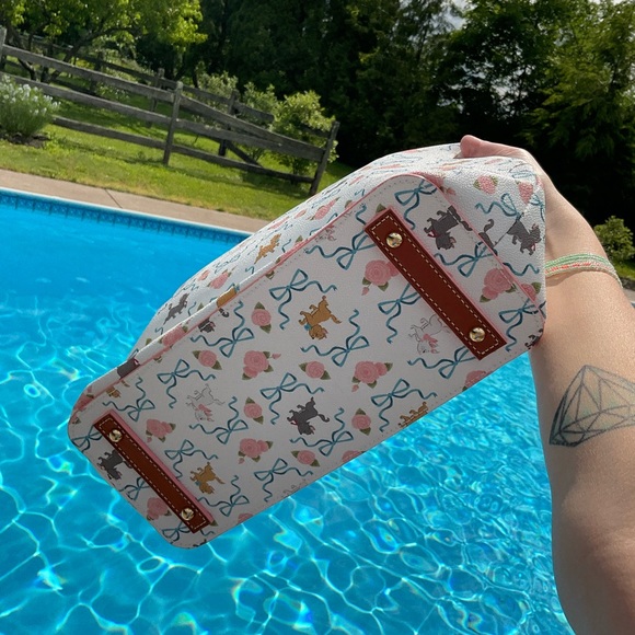 👛Dooney and Bourke Disney Aristocats Purse - Picture 5 of 11